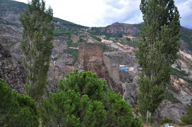 Artvin Kalesi ancak özel izinle gezilebiliyor