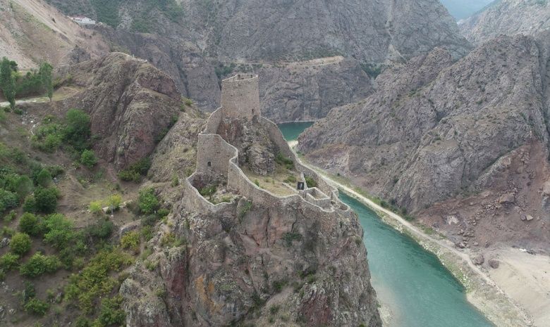 Artvin Kalesi ancak özel izinle gezilebiliyor