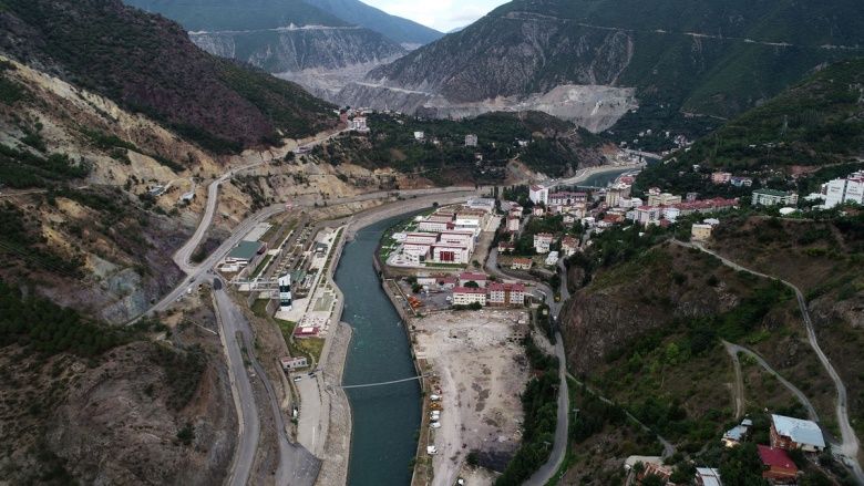 Artvin Kalesi ancak özel izinle gezilebiliyor