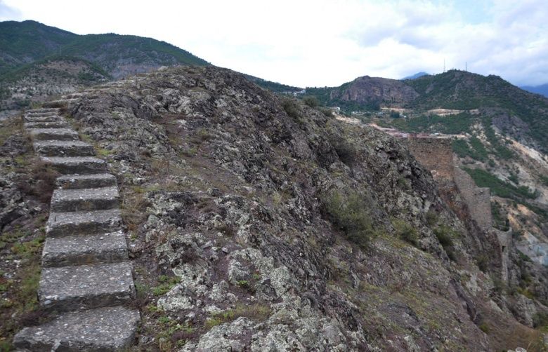 Artvin Kalesi ancak özel izinle gezilebiliyor