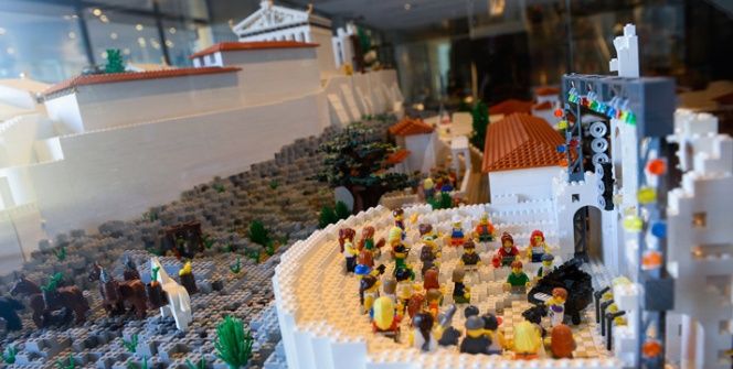 Legodan inşa edilen Akropolis, Atinaya hediye edildi