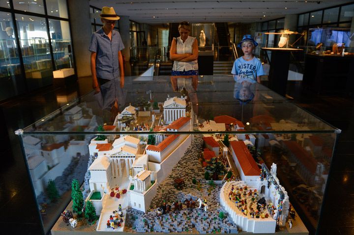 Legodan inşa edilen Akropolis, Atina'ya hediye edildi
