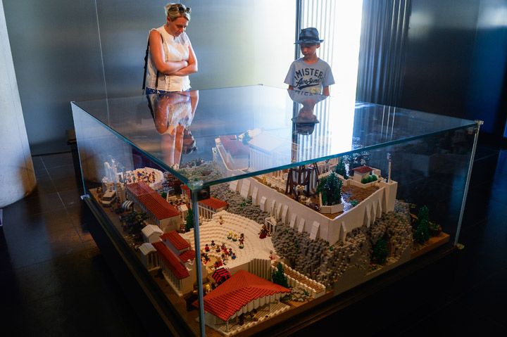 Legodan inşa edilen Akropolis, Atina'ya hediye edildi