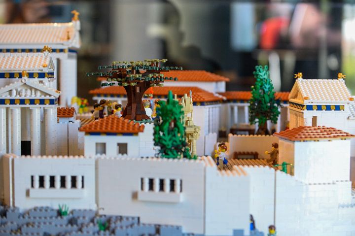 Legodan inşa edilen Akropolis, Atina'ya hediye edildi