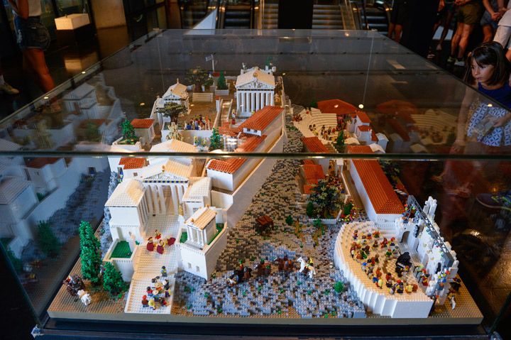 Legodan inşa edilen Akropolis, Atina'ya hediye edildi