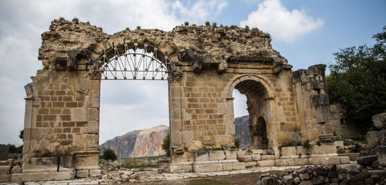 Anavarza Antik Kentinin Tanıtımı İçin Çalışmalar Sürüyor