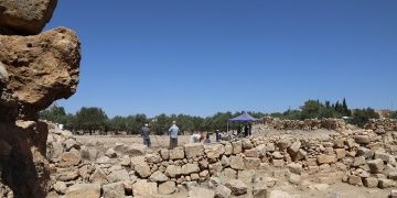 Arkeologlar Dara Antik Kenti surlarını arıyor