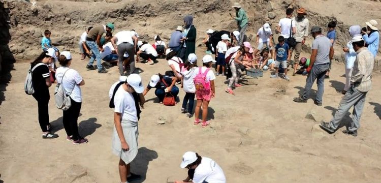 30 minik arkeolog arkeoloji yaz okulundan mezun oldu