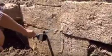 Kırımda Herkül kabartmalı 1800 yıllık mezar bulundu