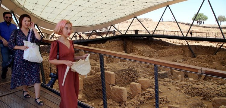 Güney Koreli Blogger ve Turizmciler Göbeklitepeyi Gezdi