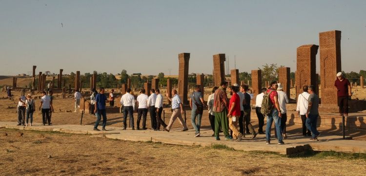 Ahlat Selçuklu Mezarlığında Malazgirt Bereketi