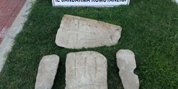 Elazığda haç işaretli 4 mezar taşı ele geçirildi