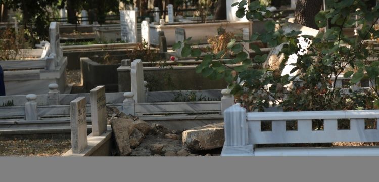 Ataşehir İçerenköy Mezarlığı'nda kaçak kazı