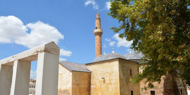 Ahi Evran-ı Veli Camisi ve Türbesi