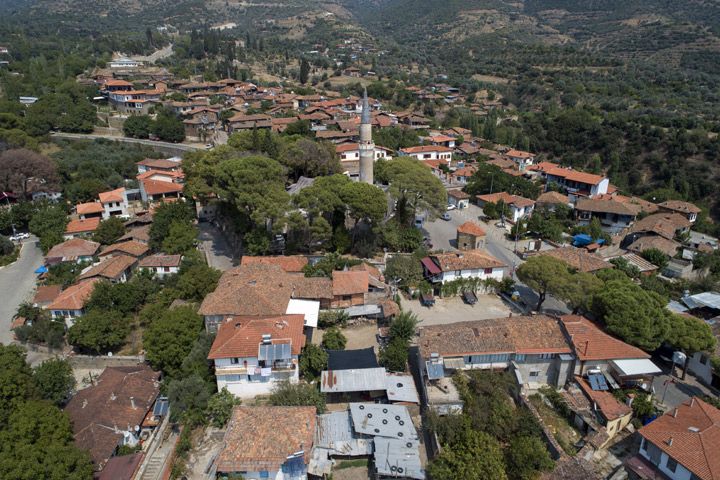 İzmir'in 3 bin yıllık tarihi semti: Birgi Mahallesi