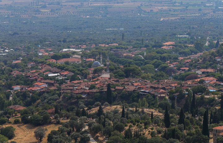 İzmir'in 3 bin yıllık tarihi semti: Birgi Mahallesi