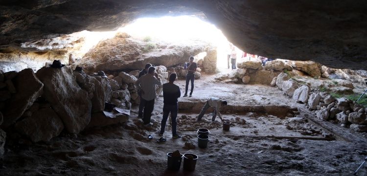 Elbistan Keçemağarada 2 Bin Yıllık Kolye Bulundu