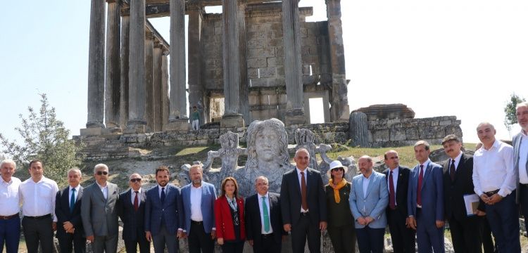 Ersoy: Arkeolojik Kazıları Yerli Arkeologlar ve Akademisyenlerin Yapmasını İstiyoruz