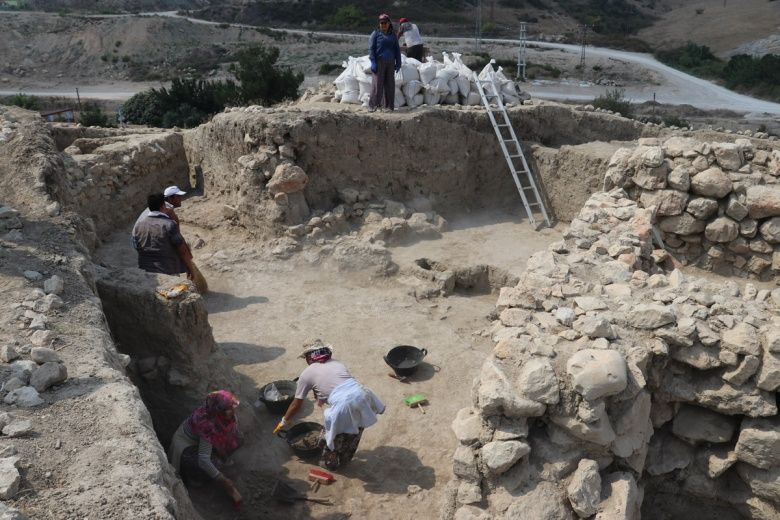 Sirkeli Höyük 2018 arkeoloji kazılarından görüntüler