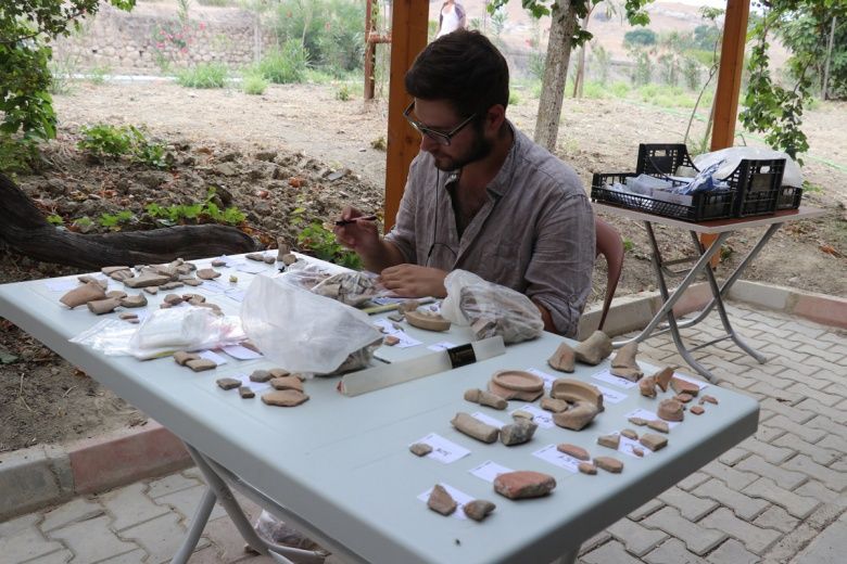 Sirkeli Höyük 2018 arkeoloji kazılarından görüntüler