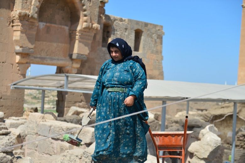Harranlı kadınlar arkeoloji kazılarında çalışmaktan mutlu