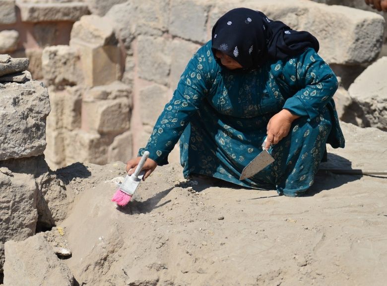 Harranlı kadınlar arkeoloji kazılarında çalışmaktan mutlu