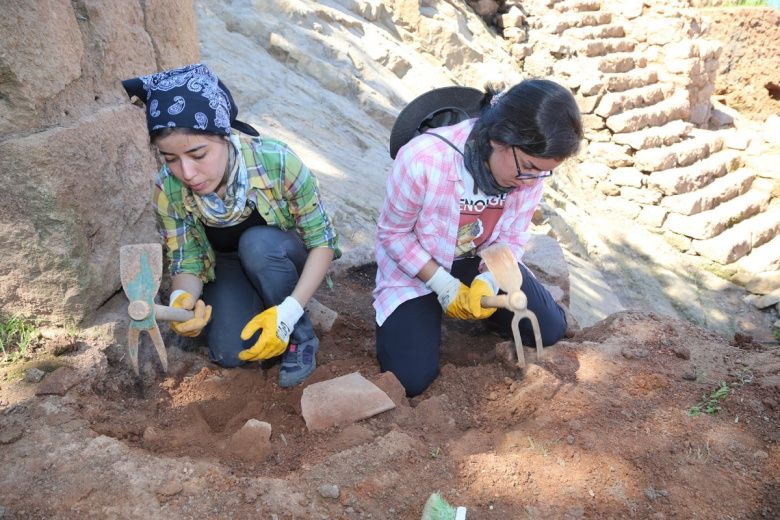 Kurul kalesinde bulunan arkeolojik eserler restore ediliyor