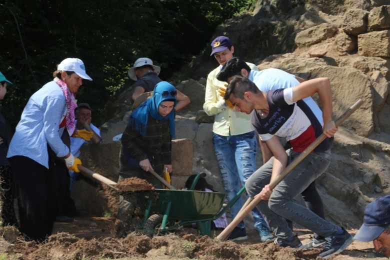 Kurul kalesinde bulunan arkeolojik eserler restore ediliyor