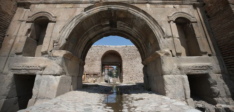 İstanbul Kapı'da arkeologlar Roma dönemi yoluna ulaştılar