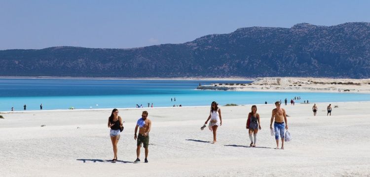 Burdur'un Salda Gölü yurt içi ve yurt dışından ziyaretçi çekiyor