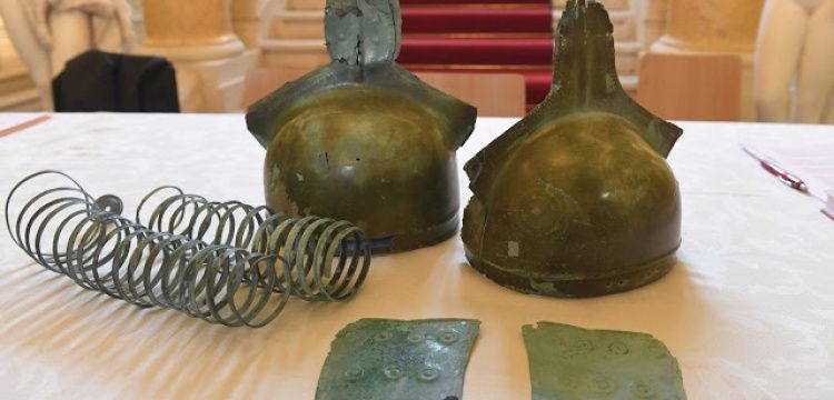 Slovakya'da 3200 yıllık miğferler ve zırh parçaları bulundu