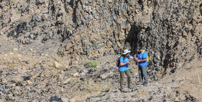 Vanın Erciş ilçesindeki Meydan Dağı arkeolojik yüzey araştırmaları