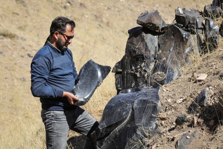 Van'ın Erciş ilçesindeki Meydan Dağı arkeolojik yüzey araştırmaları