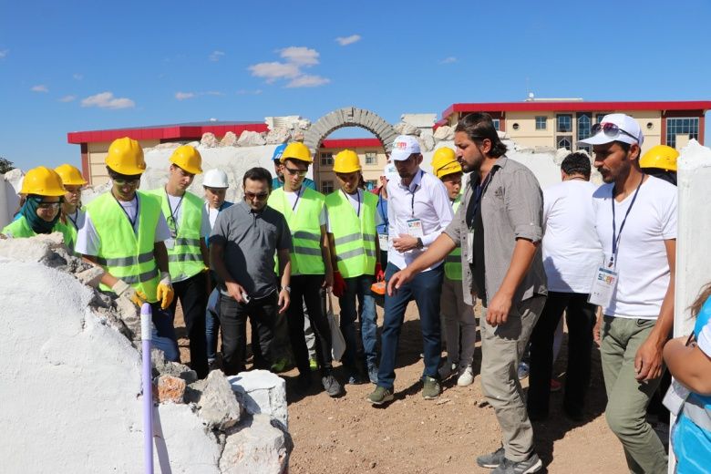 Karaman'da MTÜ'nün suni arkeolojik kazı alanı ve Roma villası