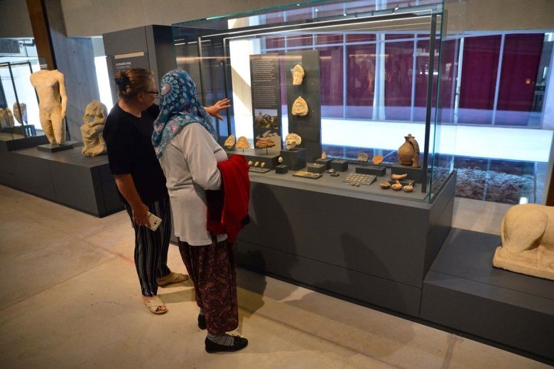 Ziyarete açılan Truva Müzesinin ilk ziyaretçileri