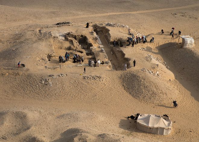 Firavunun tek dostu yazılı Mısırlı rahip mezarı bulundu