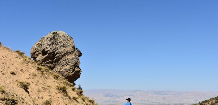 Muş'un Anıt kayası Ovaya Bakan Adam ziyaretçileri bekliyor