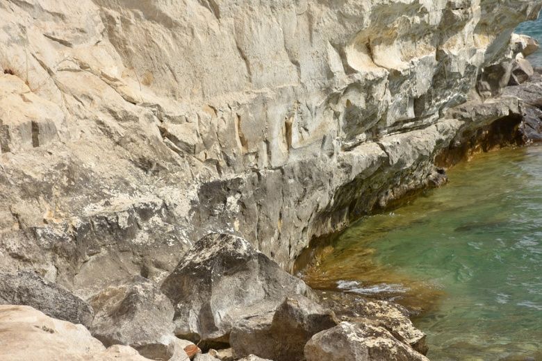 Adıyaman'da baraj içinde bulunan binlerce yıllık kaya resimleri