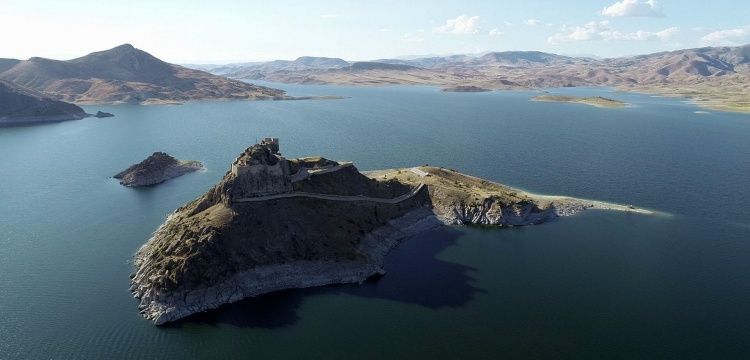 Pertek Kalesi Keban barajında bir ada oldu