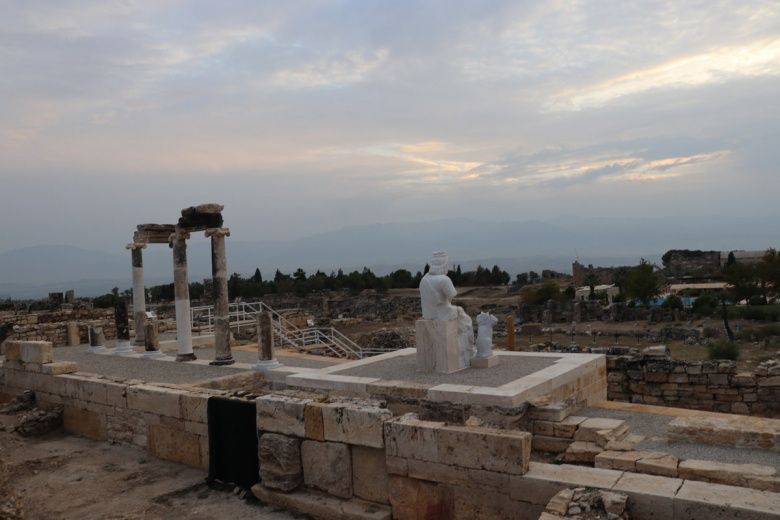 Hades ve Kerberos Hierapolis'te ziyaretçileri görmek için gün sayıyor