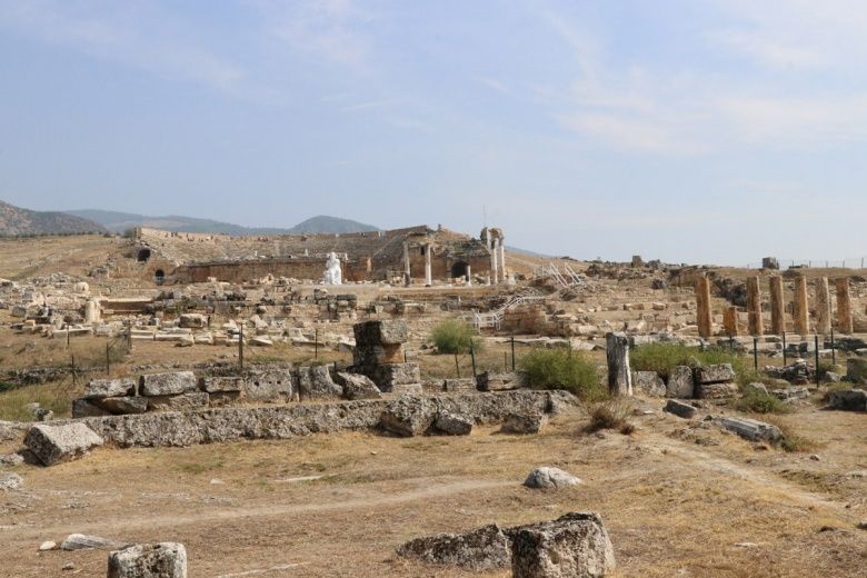 Hades ve Kerberos Hierapolis'te ziyaretçileri görmek için gün sayıyor