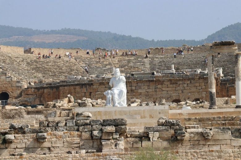 Hades ve Kerberos Hierapolis'te ziyaretçileri görmek için gün sayıyor