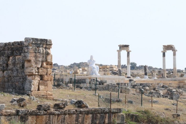 Hades ve Kerberos Hierapolis'te ziyaretçileri görmek için gün sayıyor