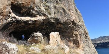 Adıyamanda Bizans dönemi ayin izleri bulunan mağara keşfedildi