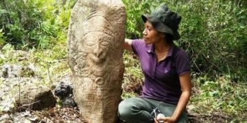 Papuada megalitik iki heykel bulundu