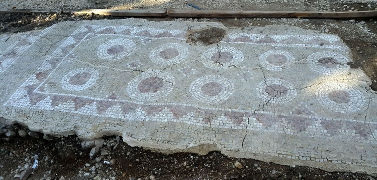 Kadirli Ala Camii restorasyonun mozaikler gün yüzüne çıkmaya başladı