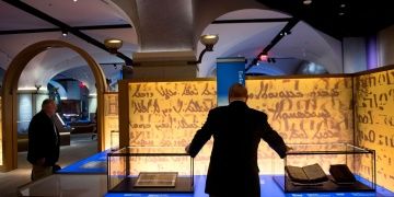 Washington İncil Müzesindeki Ölü Deniz Parşömenleri sahte çıktı