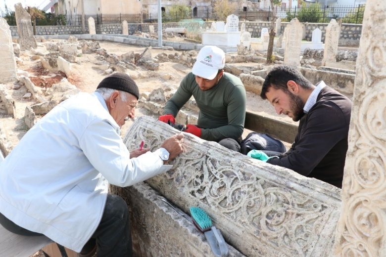 Tillo'daki 250 yıllık Sultan Memduh Mezarlığında restorasyon sürüyor