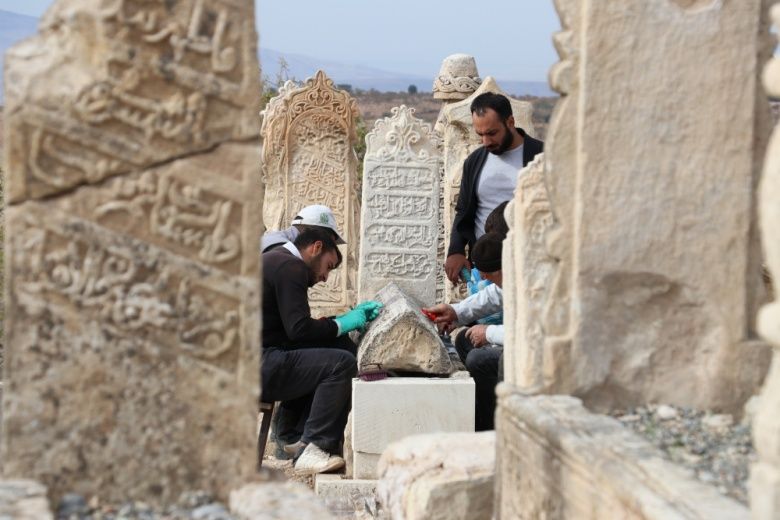 Tillo'daki 250 yıllık Sultan Memduh Mezarlığında restorasyon sürüyor