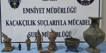 İzmirde Roma ve Helenistik dönemi eserlerini satan kişi yakalandı
